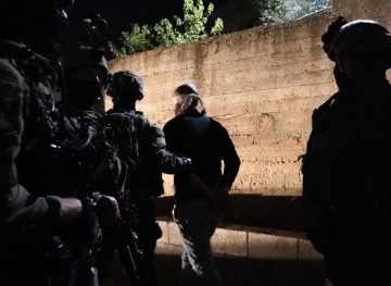 The occupation launches a campaign of arrests and raids in the West Bank