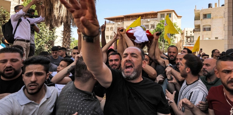 Thousands of citizens mourn the body of the martyr Badr al-Masri in Nablus