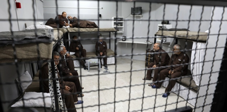 Among them 18 children.. 1132 Administrative Detainees in Israeli Prisons