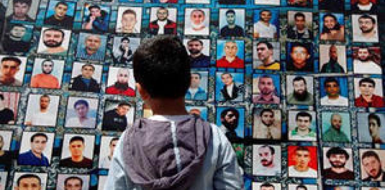 Demanding the Red Cross to assume its responsibilities towards the isolated prisoners