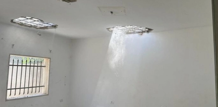 Occupation Forces Compel Jerusalemite Family to Demolish Part of Their Home