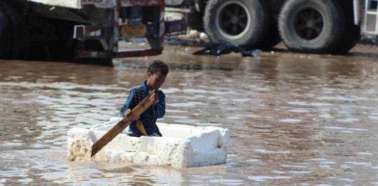 Rain destroys the shelter of more than 900 displaced people on the western coast of Yemen