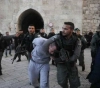 The occupation arrests 6 Jerusalemites and assaults those deported from Al-Aqsa