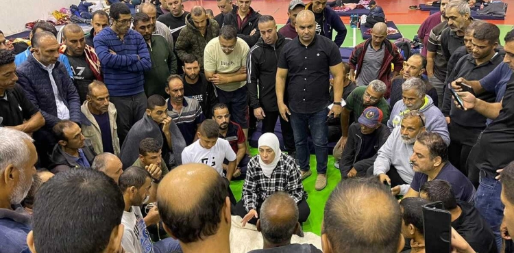 Israel cancels the permits of Gaza workers and detains hundreds of them in a camp in the West Bank