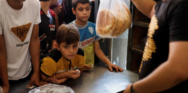 Bread crisis in the Gaza Strip...and food stocks are about to run out