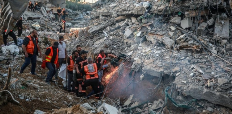 The number of people missing under the rubble of the Israeli raids on Gaza has risen to 1,950