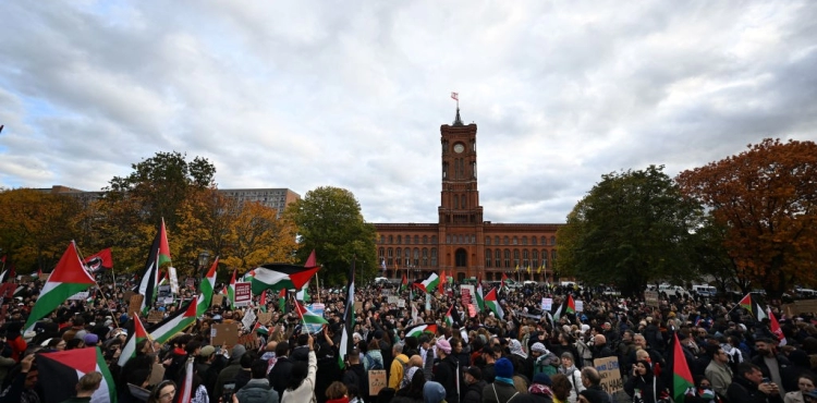 "Stop the war on Gaza": Mass demonstrations in European capitals