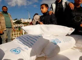 UNRWA Commissioner: The agency is on the verge of collapse in the Gaza Strip