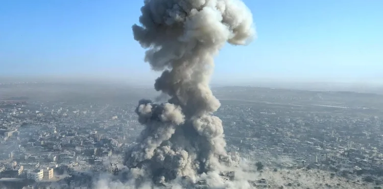 Escalation of bombing operations in Khan Younis and Gaza, and the continued closure of the Rafah crossing for the weekend.