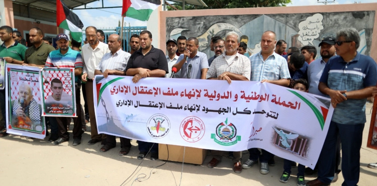 Gaza: Solidarity stand with the prisoners in the occupation prisons in front of â€œErezâ€