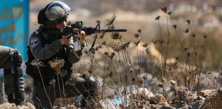 A worker was injured while being chased by the occupation west of Jenin