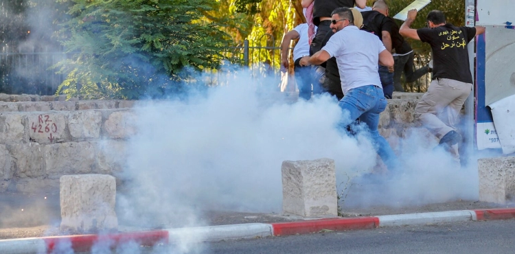 The occupation suppresses a stand of support for the people of Sheikh Jarrah and Silwan neighborhoods in occupied Jerusalem