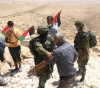 The occupation suppresses a protest against the settlements and detains a number of journalists south of Hebron