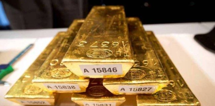 Gold rises as demand for dollar subsides