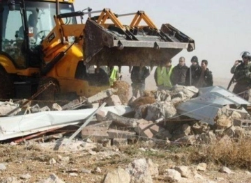 Israeli occupation forces demolish tints of farmers and confiscate their products in Beit Halhoul