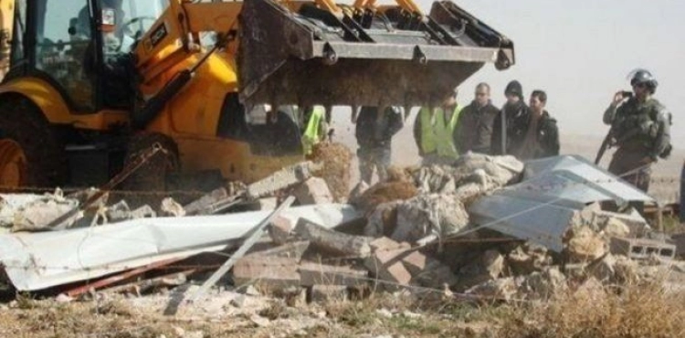 Israeli occupation forces demolish tints of farmers and confiscate their products in Beit Halhoul