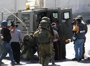 The occupation forces arrest two young men from Qalqilya and Nablus