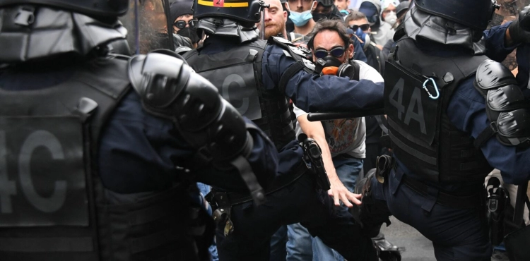 More than 200,000 protesters in France to protest against the health certificate
