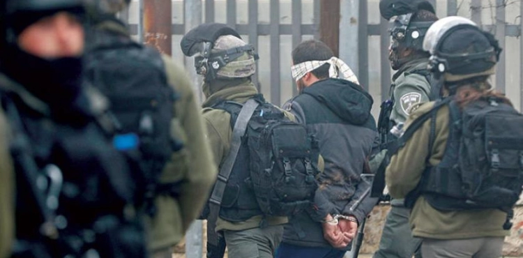 The occupation arrests 21 citizens in the West Bank