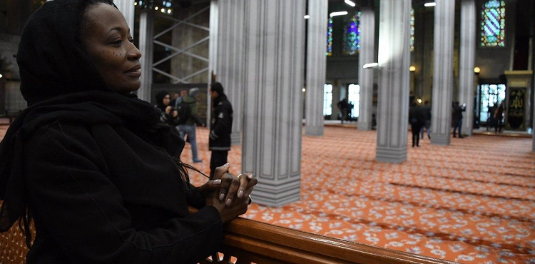 Photos: An American artist converts to Islam and wears hijab