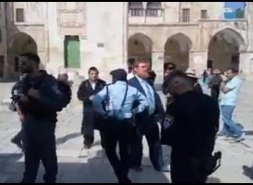 117 Settlers Storm Al-Aqsa mosque