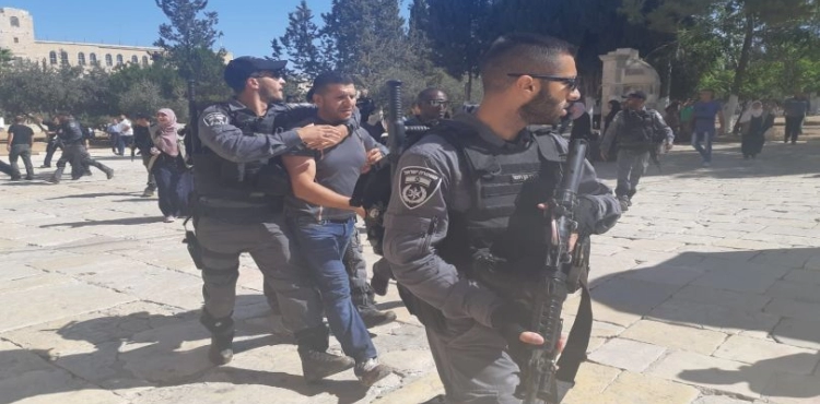 Attacks and arrests of Palestinians after 279 settlers stormed Al-Aqsa mosque