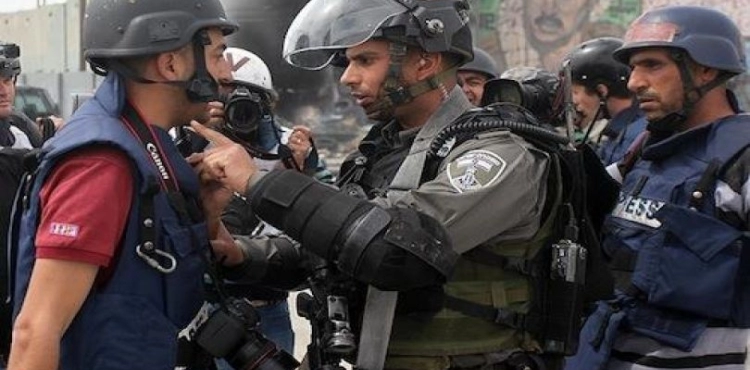 Report: 77 Israeli violations against Palestinian journalists last December