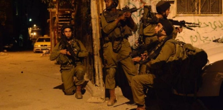 IOF arrest 12 Palestinians from the West Bank and Jerusalem