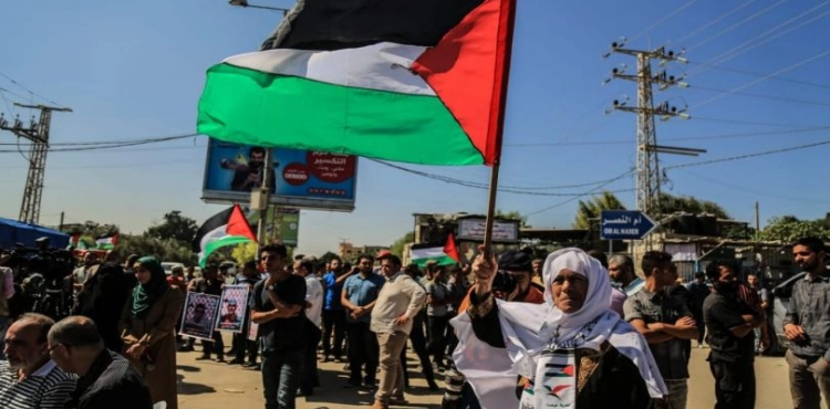 Gaza .. Hundreds of Palestinians participate in a stand in solidarity with prisoners in the prisons of the occupation