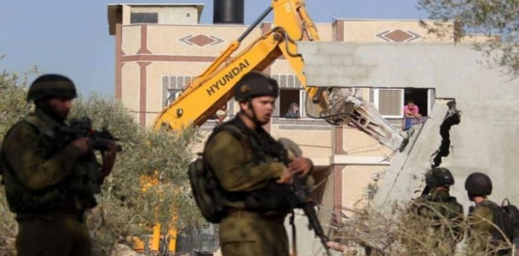 Israeli notifications demolished 4 homes south of Hebron