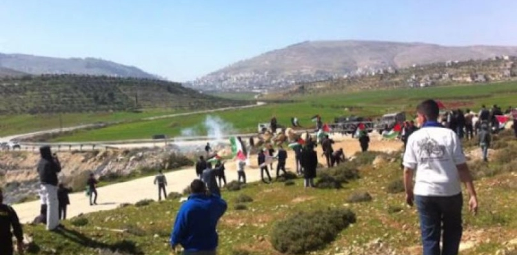 Dozens of injuries with metal bullets and suffocation during the occupation&acute;s suppression of the weekly Kafr Qaddum march