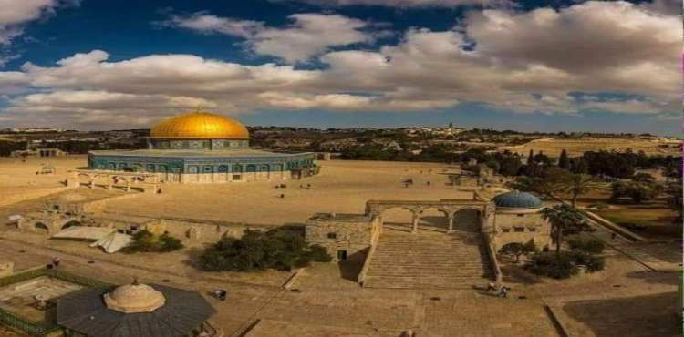 Dozens of extremists storm Al-Aqsa
