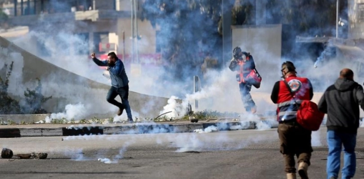 Dozens of Palestinians were injured during the suppression of the occupation, two marches against settlements