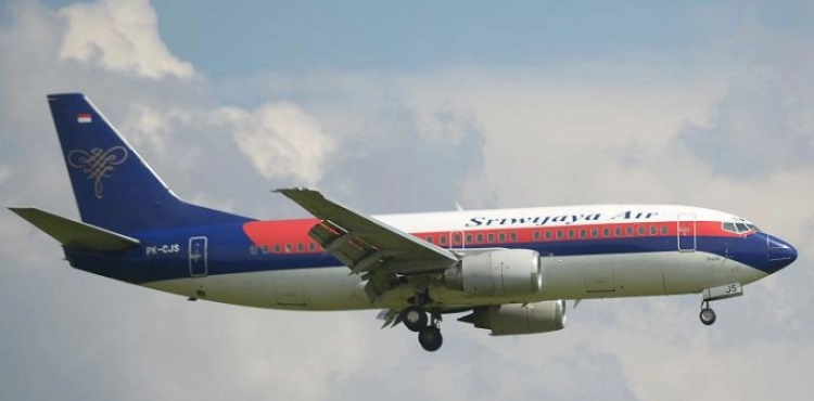 The Indonesian authorities announce the crash of a passenger plane with 62 people on board