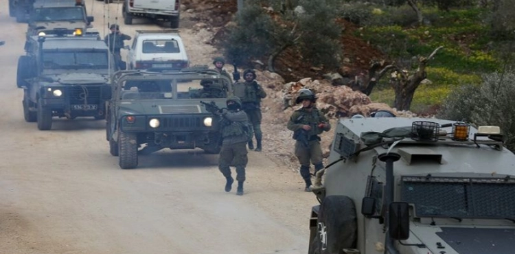 The occupation forces arrested 21 Palestinian citizens in the West Bank and Jerusalem
