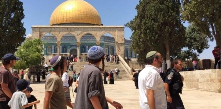 33 settlers stormed Al-Aqsa in two periods