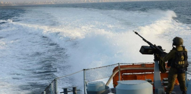 The occupation navy opens its fire towards the fishermen&acute;s boats off the Gaza Sea