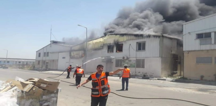 The Israeli occupation destroys two factories, east of Gaza City