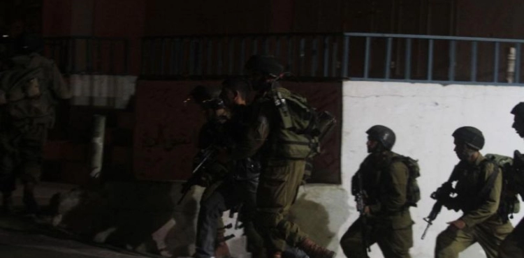 The occupation arrests 45 students from Birzeit University, north of Ramallah