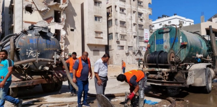 Gaza municipality warns of health and environmental disasters due to the delay in reconstruction