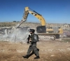 The occupation forces a Jerusalemite to demolish his house and pay a heavy fine in Jerusalem