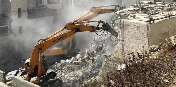 The occupation demolishes a house in Hebron