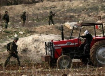 The occupation notifies permanently to stop work on an agricultural road south of Tubas