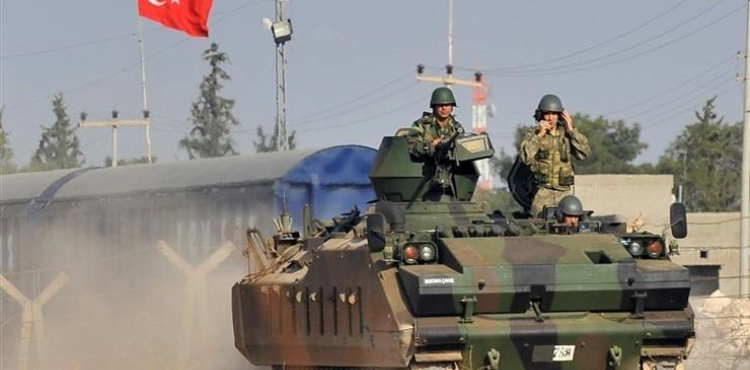 Turkish army pushes new reinforcements to Syria border