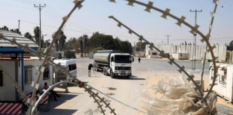 The occupation closes the Gaza crossings today and tomorrow
