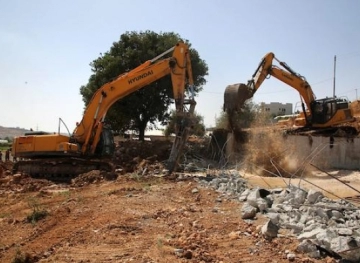 The occupation demolishes the foundations of a mosque and a water well south of Hebron