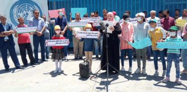 Dozens of graduates protest in front of UNRWA headquarters in Gaza to demand job opportunities for them