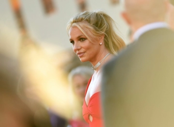 Britney Spears&acute; father accepts to give up custody of her