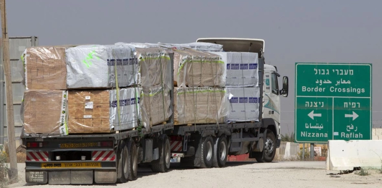 Settlers try to prevent goods from reaching Gaza