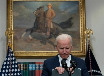 Biden defends the decision to withdraw from Afghanistan, amid rising Americans&acute; protest against the withdrawal method